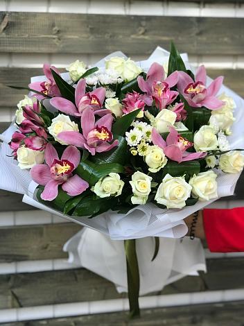 Букет цветов из: Розы и Хризантемы в Есипово