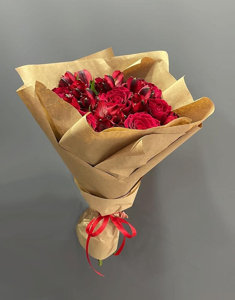 Букет цветов из: Альстромерии и Розы в Есипово