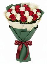 Букет Микс из красных и белых роз в Есипово