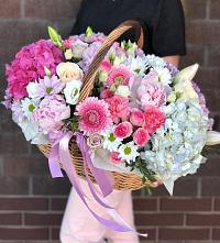 Композиция солнечный день в Есипово Цветочная композиция из Розы, Хризантемы, Пионы и Лизиантусы в корзине в Есипово