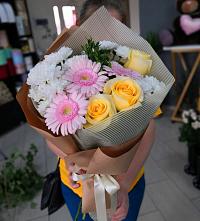 Букет цветов из:  Герберы, Розы и Хризантемы в Есипово