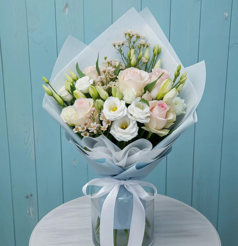 Букет цветов из: Розы и Лизиантусы в Есипово