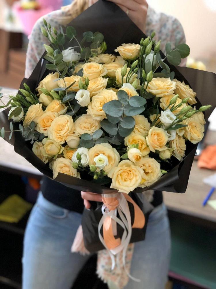 Букет цветов из: Розы и Лизиантусы в Есипово