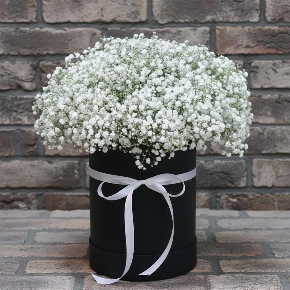 Цветочная композиция из Гипсофила в шляпной коробке в Есипово