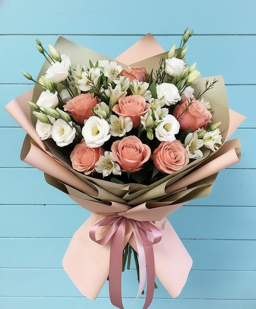 Букет цветов из: Розы, Альстромерии и Лизиантусы в Есипово