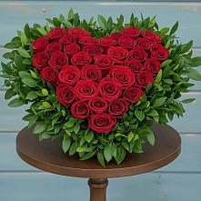 Цветочная композиция из Розы в виде сердца в Есипово