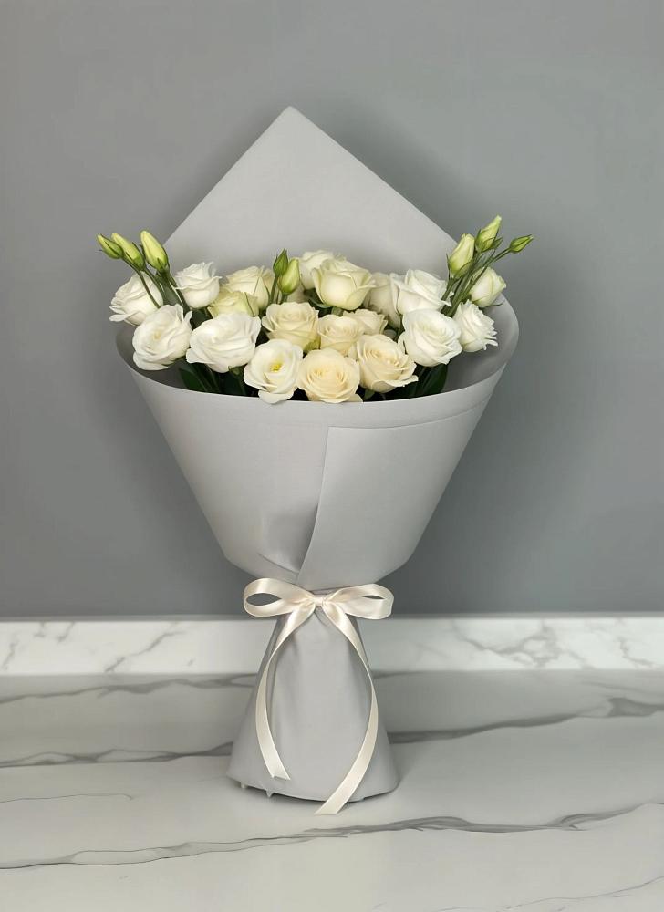 Букет цветов из: Розы и Лизиантусы в Есипово