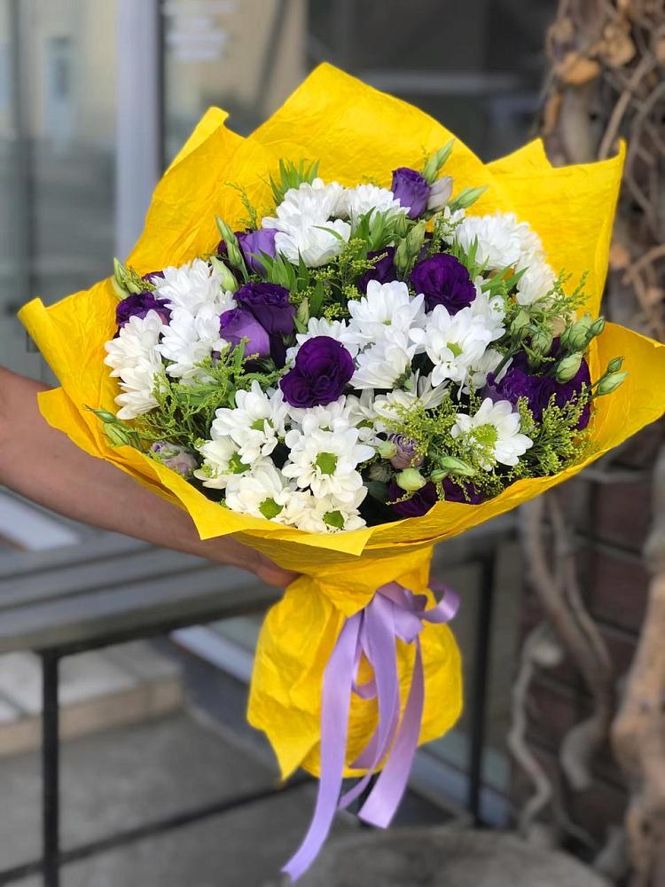 Букет цветов из: Ирисы, Хризантемы и Ромашки в Есипово