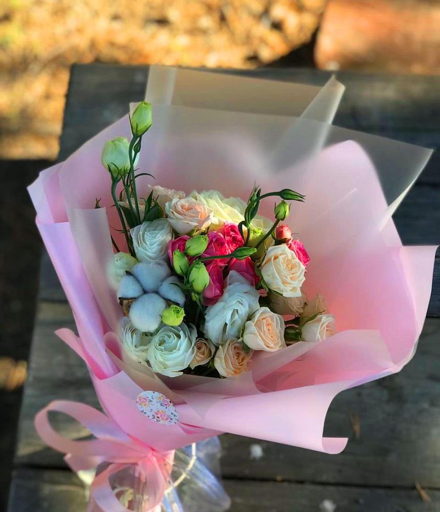 Букет цветов из: Розы и Лизиантусы в Есипово