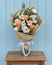 Букет цветов из:  Альстромерии, Лизиантусы, Розы и Хризантемы в Есипово
