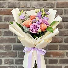 Букет цветов из:  Лизиантусы и Розы в Есипово