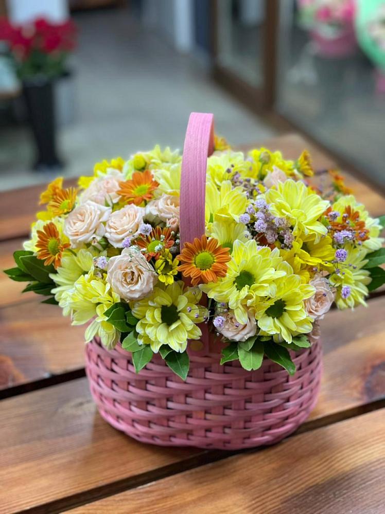 Цветочная композиция из Хризантемы и Розы в корзине в Есипово