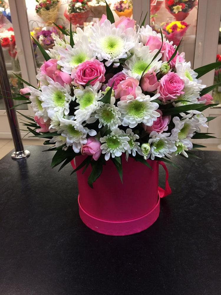 Цветочная композиция из Розы и Хризантемы в шляпной коробке в Есипово