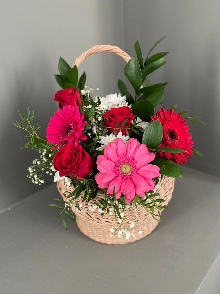 Цветочная композиция из Розы, Хризантемы и Герберы в корзине в Есипово