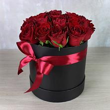 Цветочная композиция из Розы в шляпной коробке в Есипово
