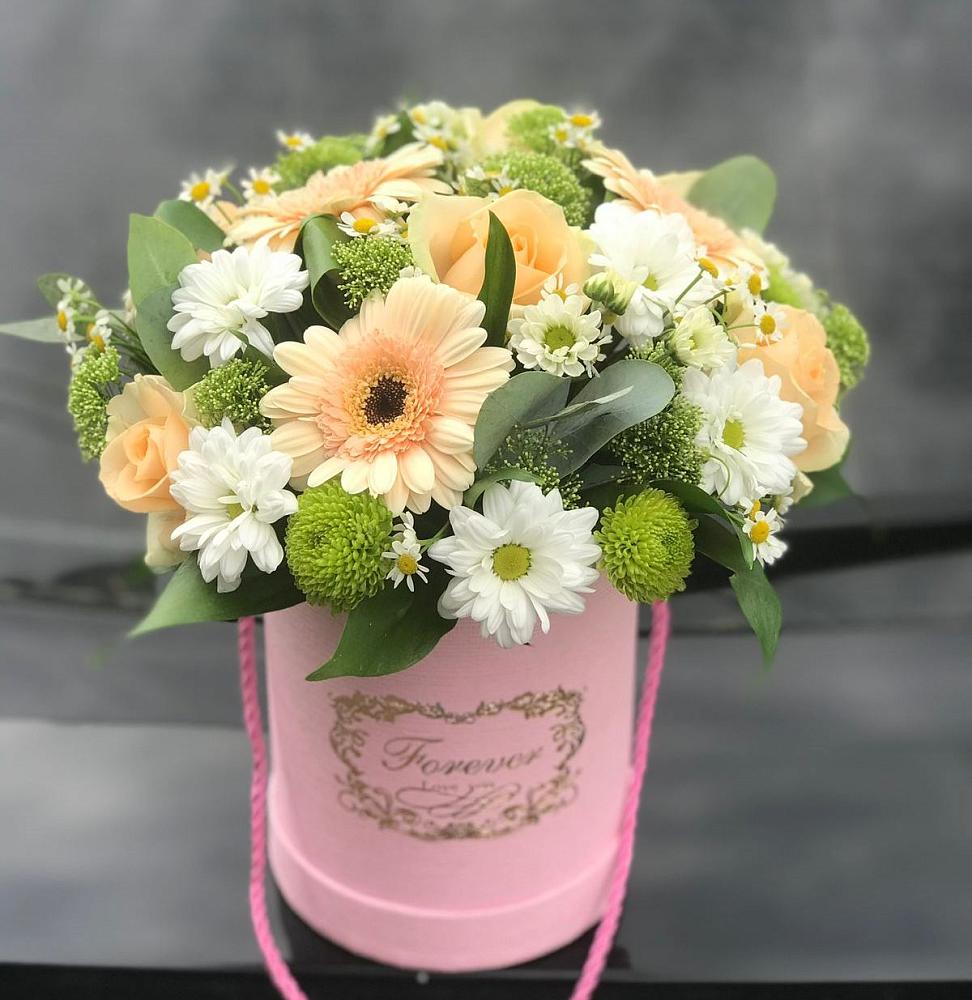 Цветочная композиция из Розы, Герберы и Хризантемы в шляпной коробке в Есипово