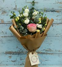 Букет цветов из:  Розы и Лизиантусы в Есипово