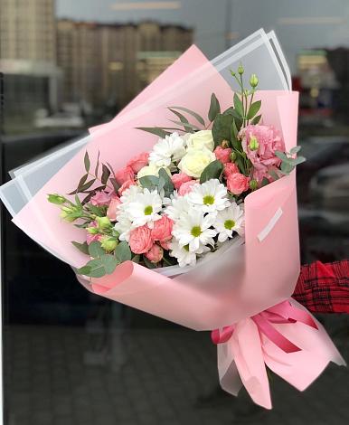 Букет цветов из: Розы, Лизиантусы и Хризантемы в Есипово