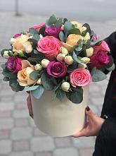 Цветочная композиция из Розы в шляпной коробке в Есипово