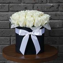 Цветочная композиция из Розы в шляпной коробке в Есипово