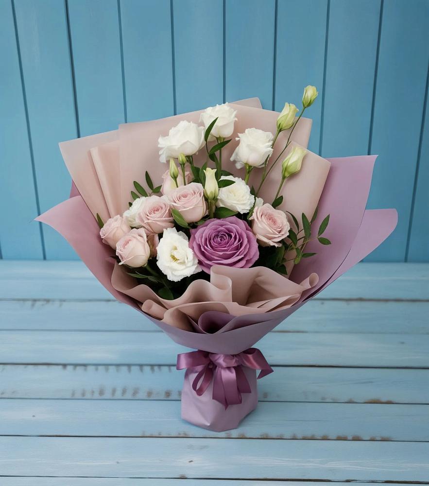 Букет цветов из: Розы и Лизиантусы в Есипово